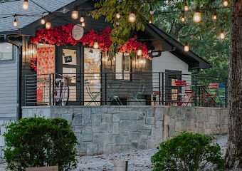 Amelia’s Cafe & Gifts