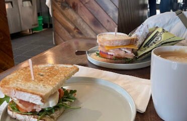 Anna’s on the Lake