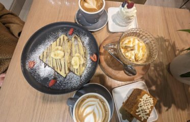 CrÃƒÂ©me de la CrÃƒÂ©me Bakery & Cafe