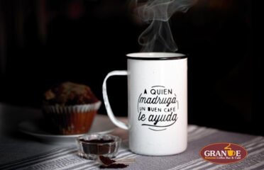 Grande Coffee and hot dogs