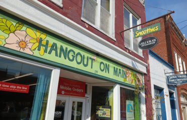 Hangout on Main Smoothies, Coffee, Lounge