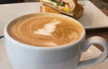 La Costa Cafe and Lounge