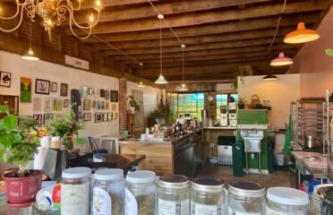 Lively Iris Bakery Cafe & Creative Lounge