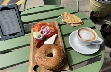 Luna’s Coffee, Wine, and Butterfly Cafe