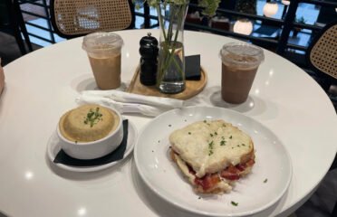 Lux BRÃ…Â« Cafe