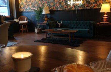 Moody Brews Coffee & Lounge