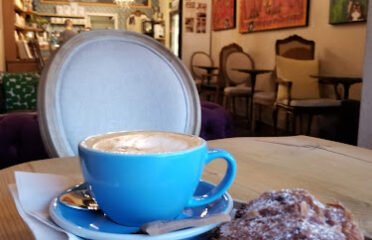 R Cafe & Tea Boutique