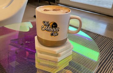 The Moon CafÃƒÂ©