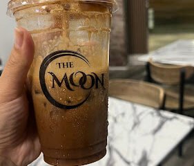 The Moon CafÃƒÂ©