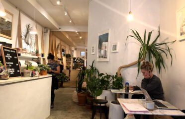 Three Jewels CafÃƒÂ©