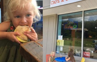 Three Little Birds Cafe & Juice Bar